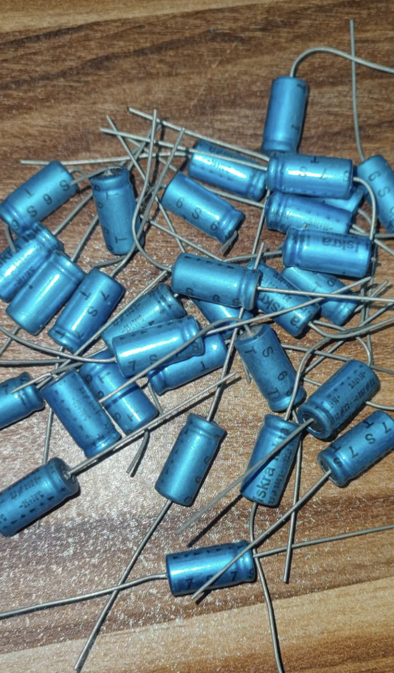 خازن بدون قطب 2.2 میکرو فاراد 250 ولت آلمانی برند Iskra