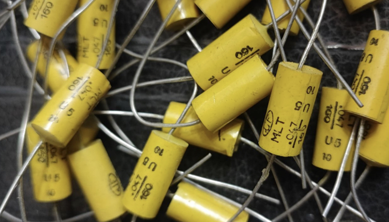 خازن اکسیال 160ولت 047