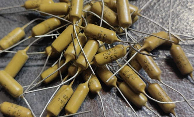 خازن 0.047 میکروفاراد 160 ولت هلندی