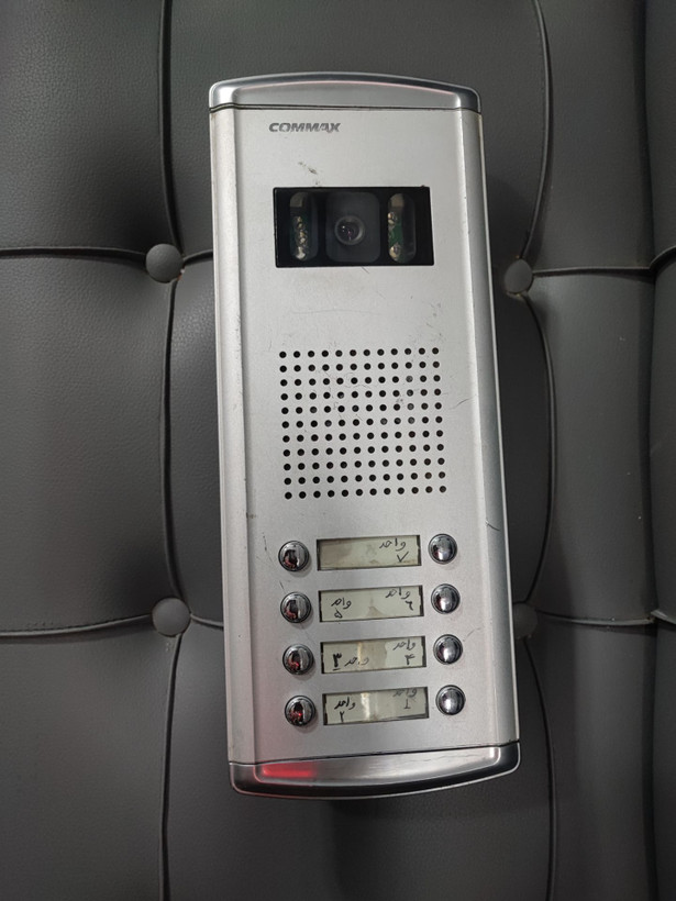 آیفون تصویری پنل بیرونی ۸واحدی کماکس رنگی ( استوک )commax با سوییچر پنل دربازکن تصویری کوماکس