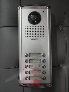 آیفون تصویری پنل بیرونی ۱۰ واحدی کماکس دوربین رنگی پنل جلودری |(استوک)commax پنل دربازکن تصویری کوماکس کره ای با سوییچر