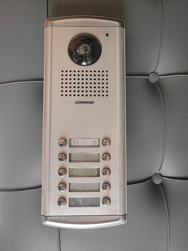 آیفون تصویری پنل بیرونی ۱۰ واحدی کماکس دوربین رنگی پنل جلودری |(استوک)commax کره ای پنل دربازکن تصویری کوماکس کره ای با سوییچر