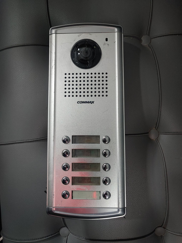آیفون تصویری پنل بیرونی ۱۰ واحدی کماکس دوربین رنگی پنل جلودری |(استوک)commax کره ای پنل دربازکن تصویری کوماکس کره ای با سوییچر
