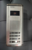 آیفون تصویری پنل بیرونی ۸ واحدی کماکس دوربین سیاه سفید ( استوک )commax پنل دربازکن تصویری کوماکس با سووییچر