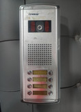 آیفون تصویری پنل بیرونی ۸ واحدی کماکس دوربین سیاه سفید ( استوک )commax پنل دربازکن تصویری کوماکس با سووییچر