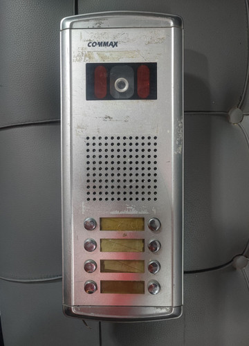 آیفون تصویری پنل بیرونی ۸ واحدی کماکس دوربین سیاه سفید ( استوک )commax پنل دربازکن تصویری کوماکس با سووییچر
